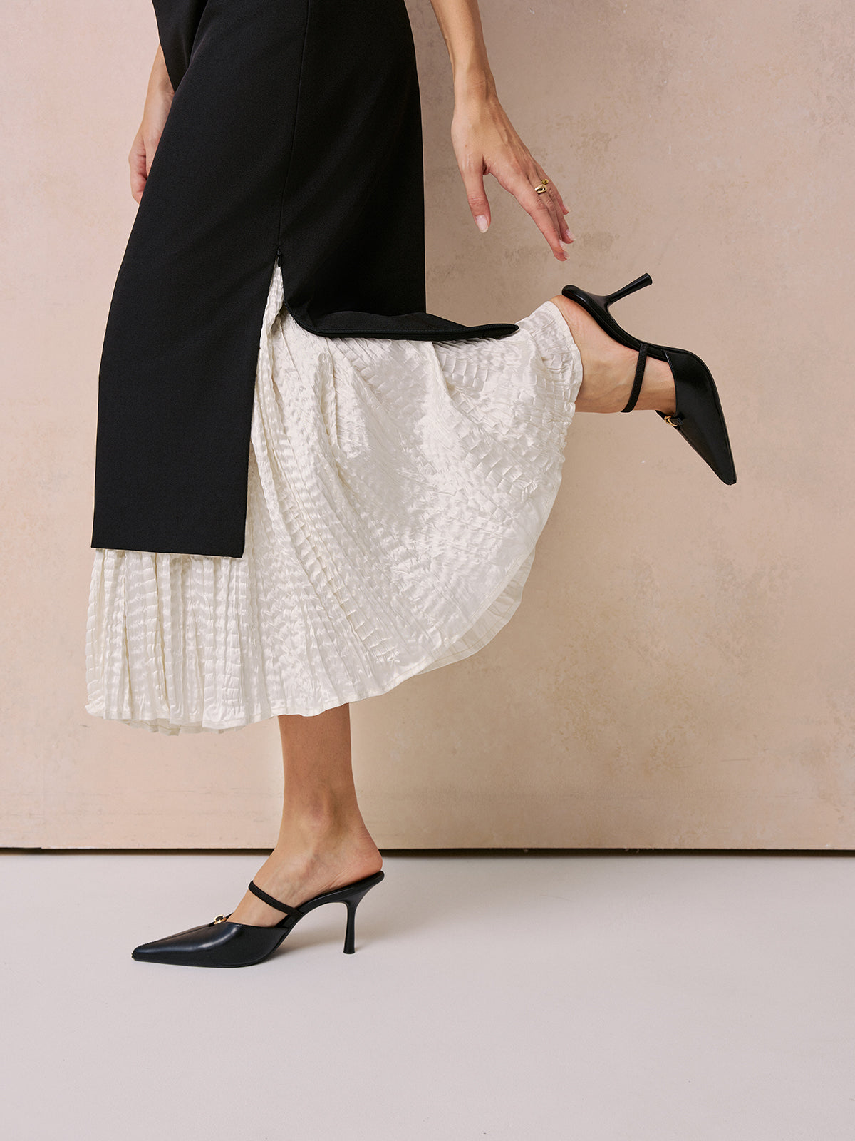 Buckle Detail Pointed-Toe Slingback Heels