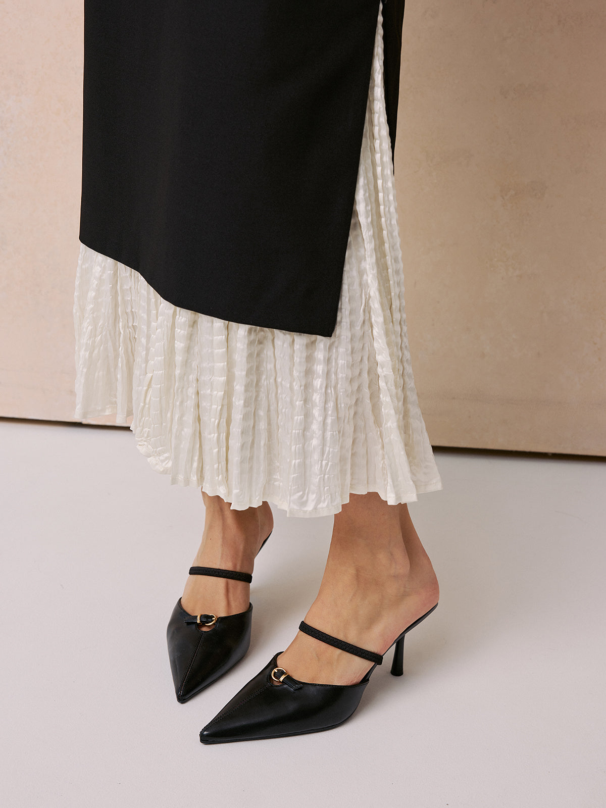 Buckle Detail Pointed-Toe Slingback Heels